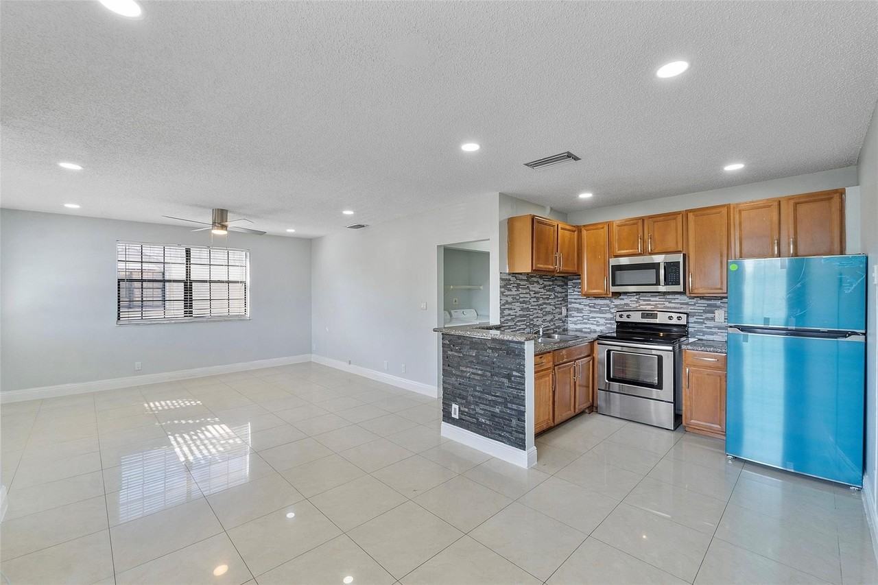 2854 Coral Springs Dr #2854 - Photo 4 of 13