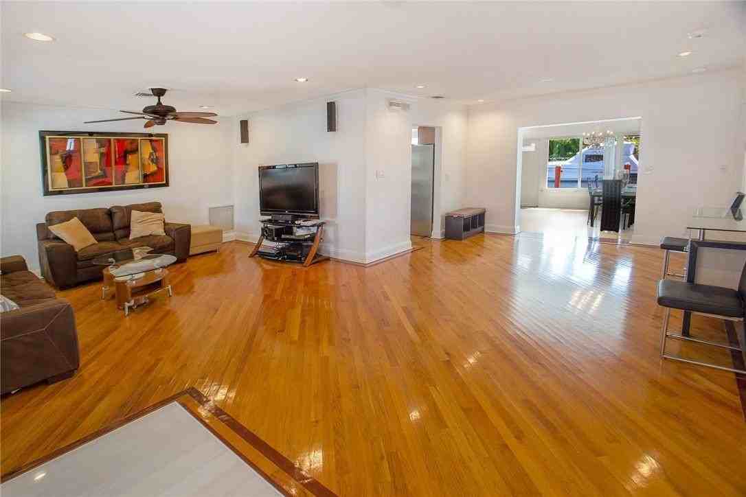 360 Se 12th Ave - Photo 6 of 50