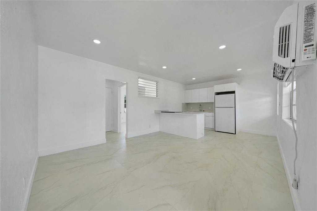 323 Elm St #7 - Photo 6 of 30