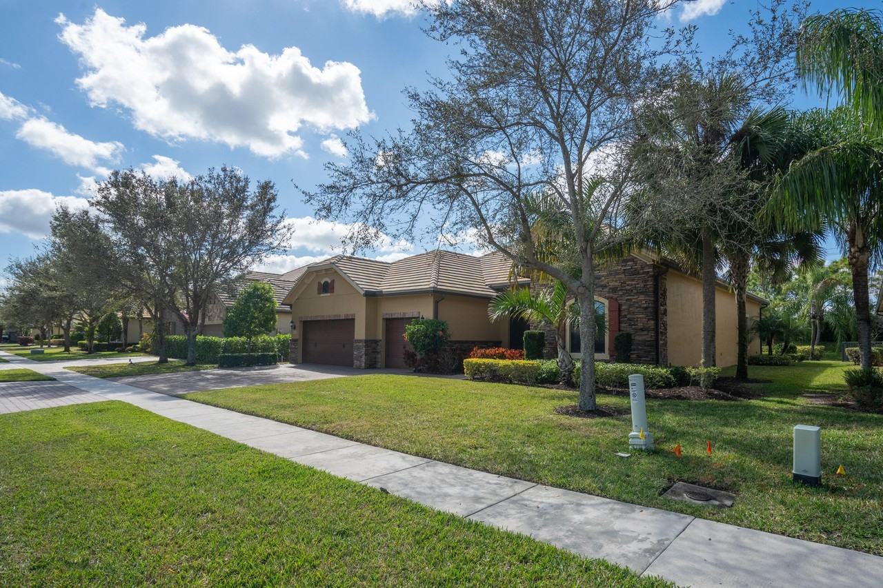 4127 Siena Cir - Photo 5 of 50