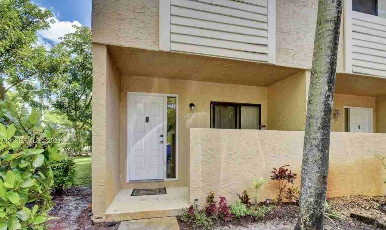9270 Nw 40th St - Photo 2 of 20