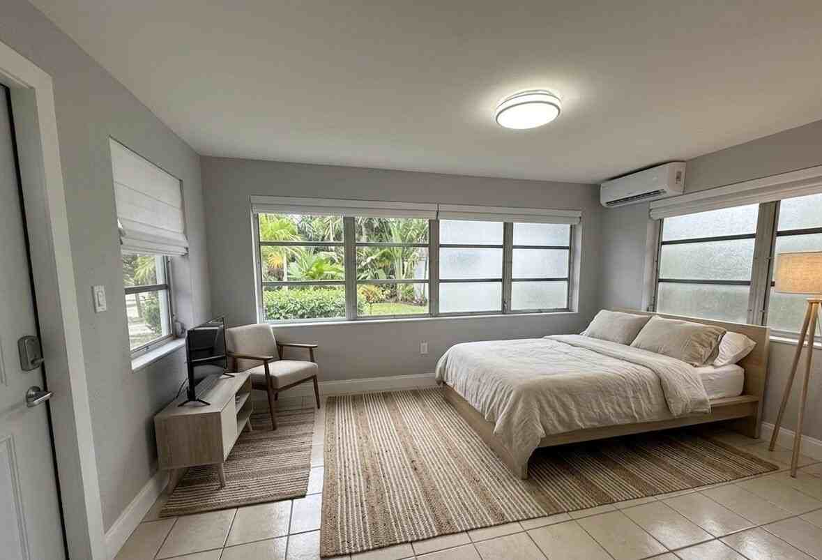 5607 Polk St - Photo 4 of 8