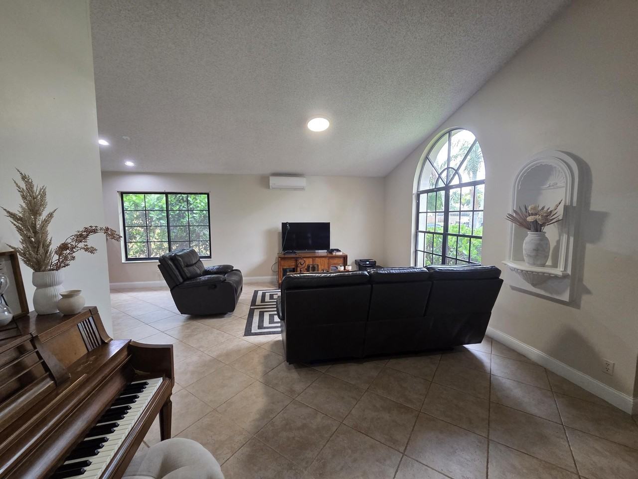 4170 Nw 6th St - Photo 4 of 29