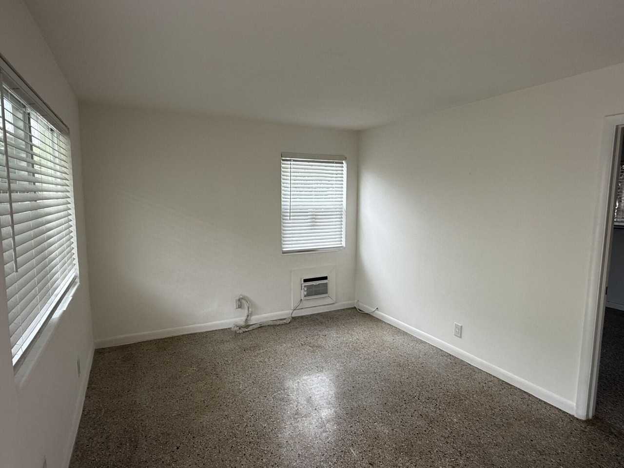 1118 N H St #4 - Photo 2 of 11