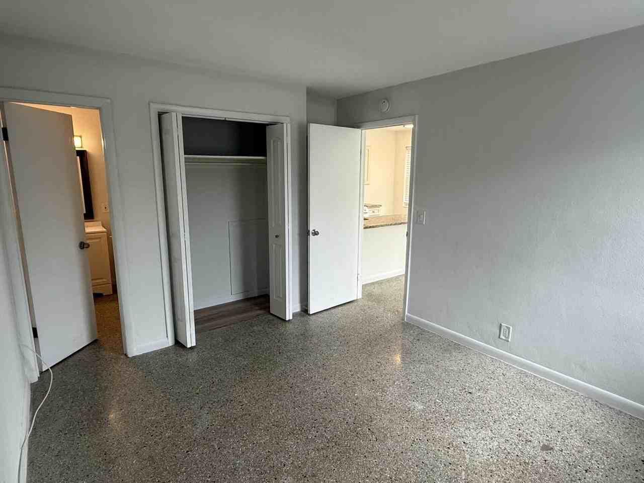 1118 N H St #4 - Photo 5 of 11