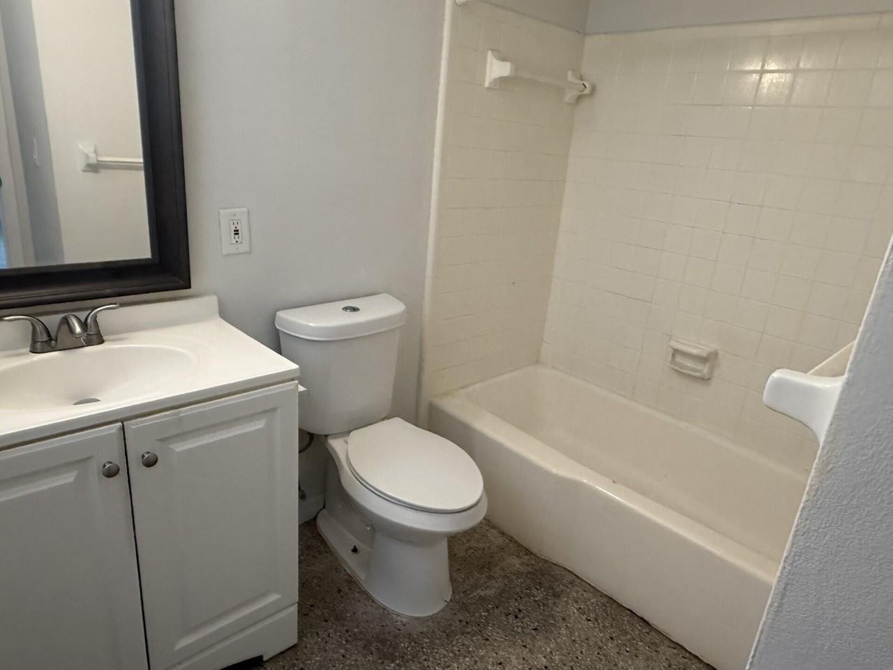 1118 N H St #4 - Photo 6 of 11