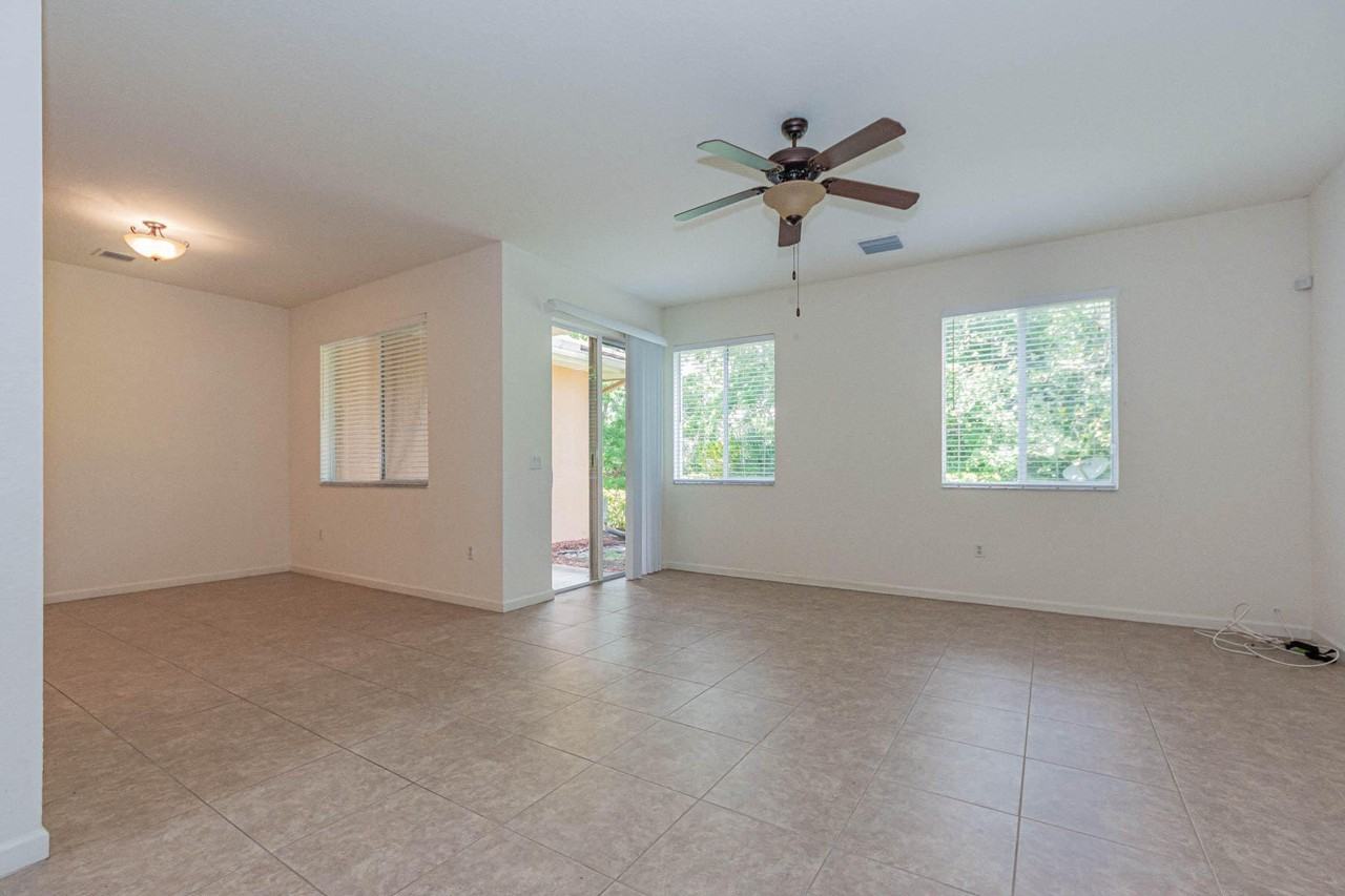2563 Stockbridge Sq Sw - Photo 3 of 35