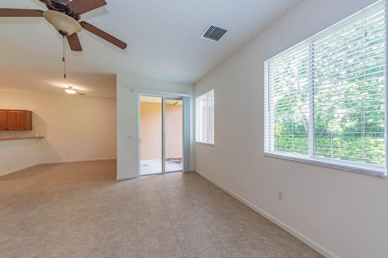2563 Stockbridge Sq Sw - Photo 4 of 35