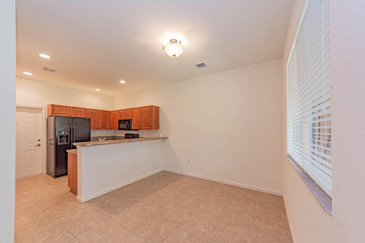 2563 Stockbridge Sq Sw - Photo 6 of 35