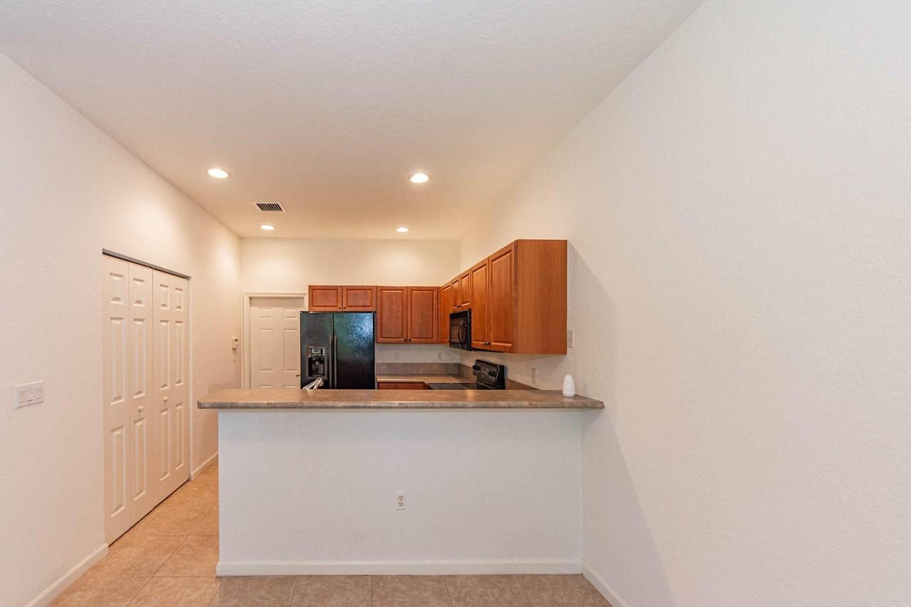 2563 Stockbridge Sq Sw - Photo 7 of 35
