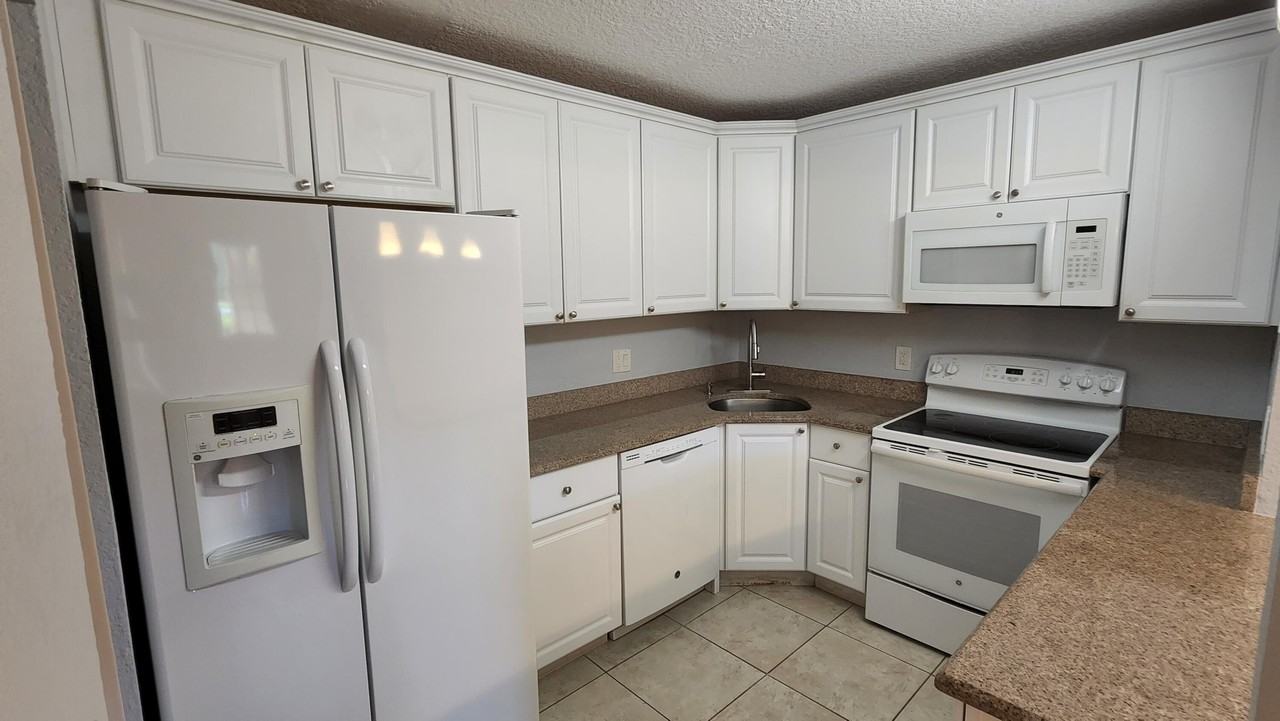 527 Shady Pine Way #C1 - Photo 3 of 11