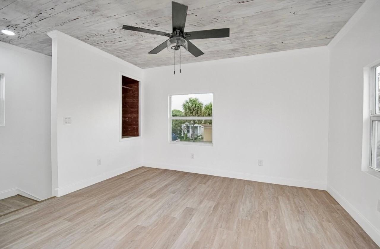 318 N E St - Photo 4 of 17