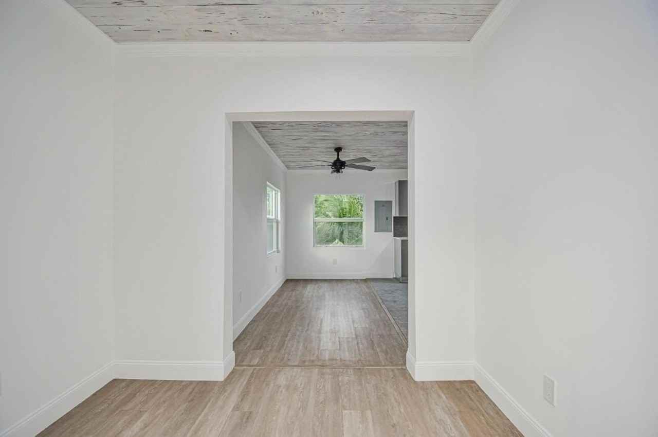 318 N E St - Photo 6 of 17