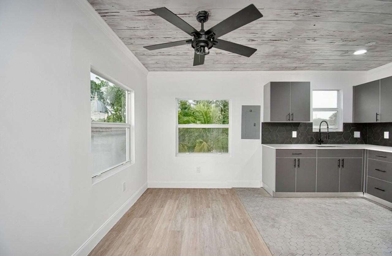 318 N E St - Photo 7 of 17