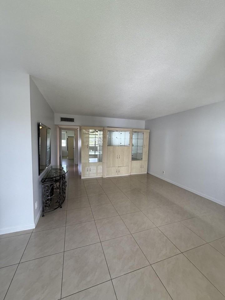 184 Easthampton H - Photo 4 of 17