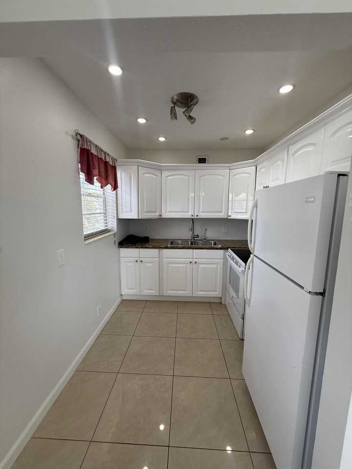 184 Easthampton H - Photo 6 of 17