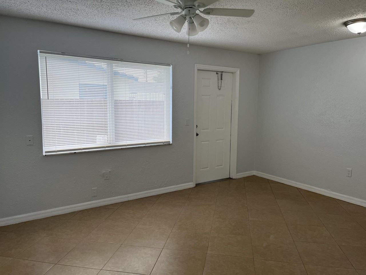 518 Nw 10th Ave - Photo 3 of 14