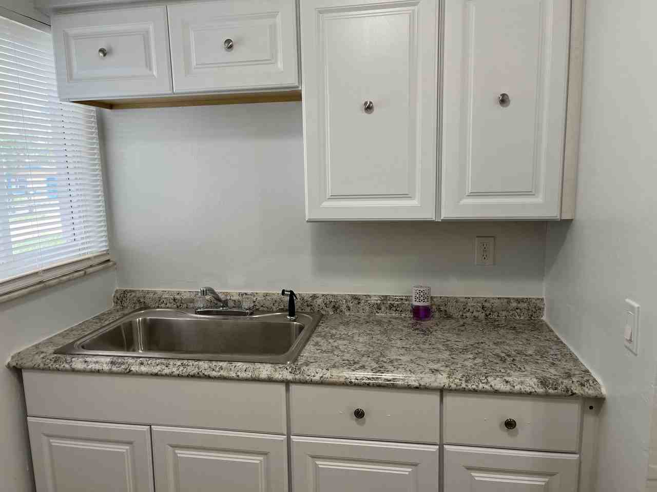518 Nw 10th Ave - Photo 5 of 14