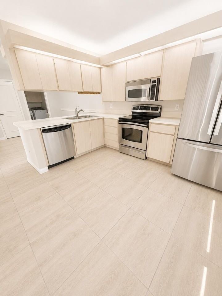 3115 Kingston Ct - Photo 3 of 18
