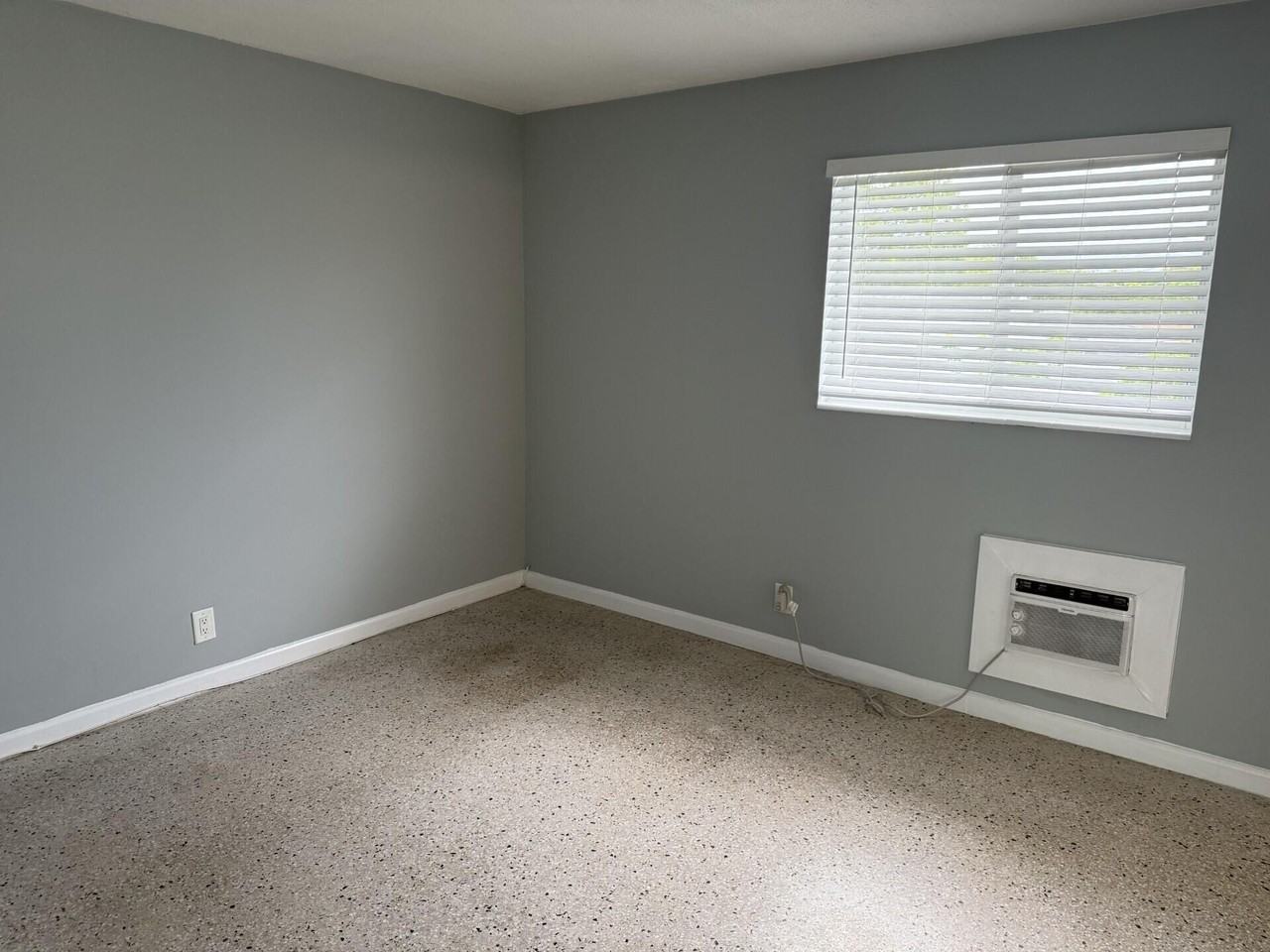 1118 N H St #15 - Photo 4 of 11