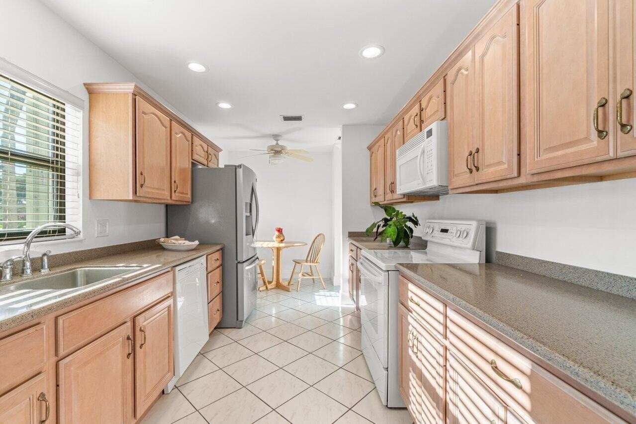 5605 Forest Oaks Ter - Photo 4 of 50