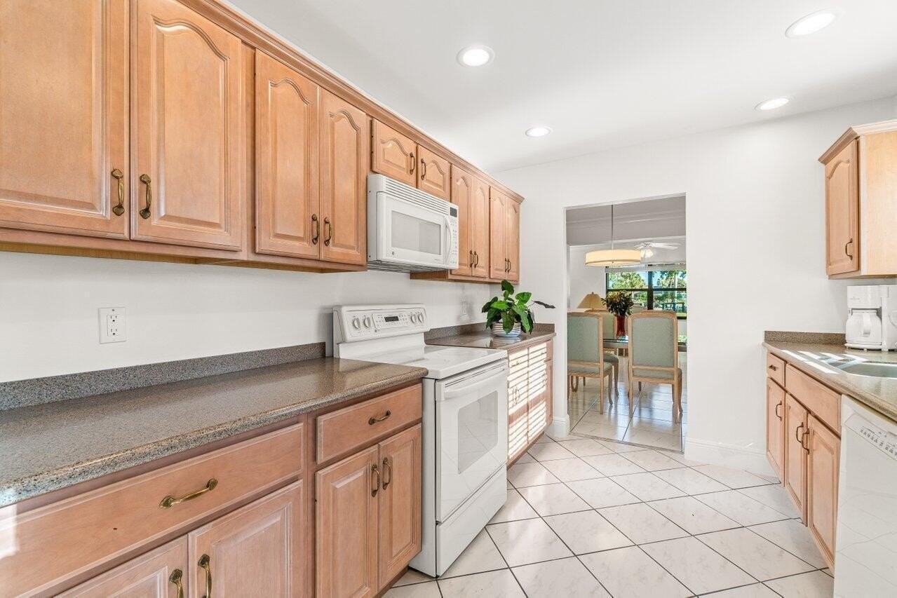 5605 Forest Oaks Ter - Photo 5 of 50