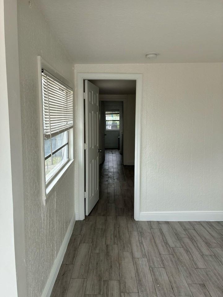 912 8th St - Photo 2 of 21