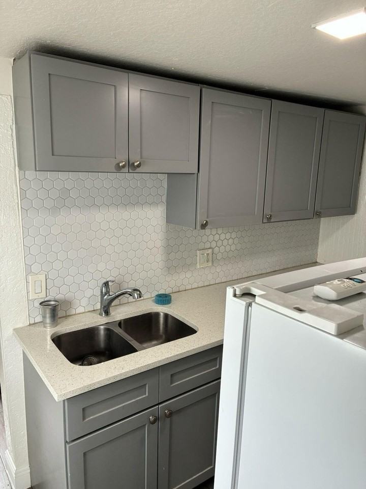 912 8th St - Photo 4 of 21