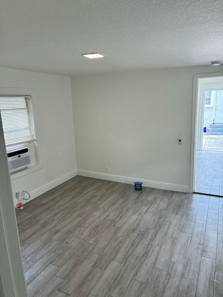 912 8th St - Photo 5 of 21