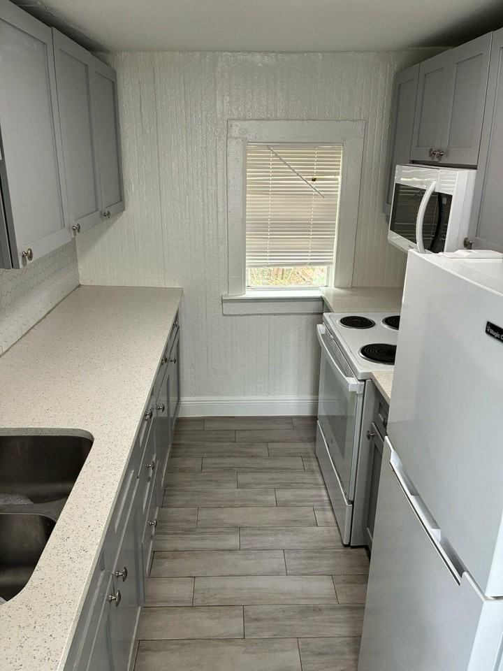 912 8th St - Photo 6 of 21