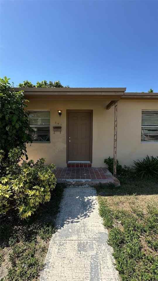 591 Nw 187th St - Photo 2 of 17