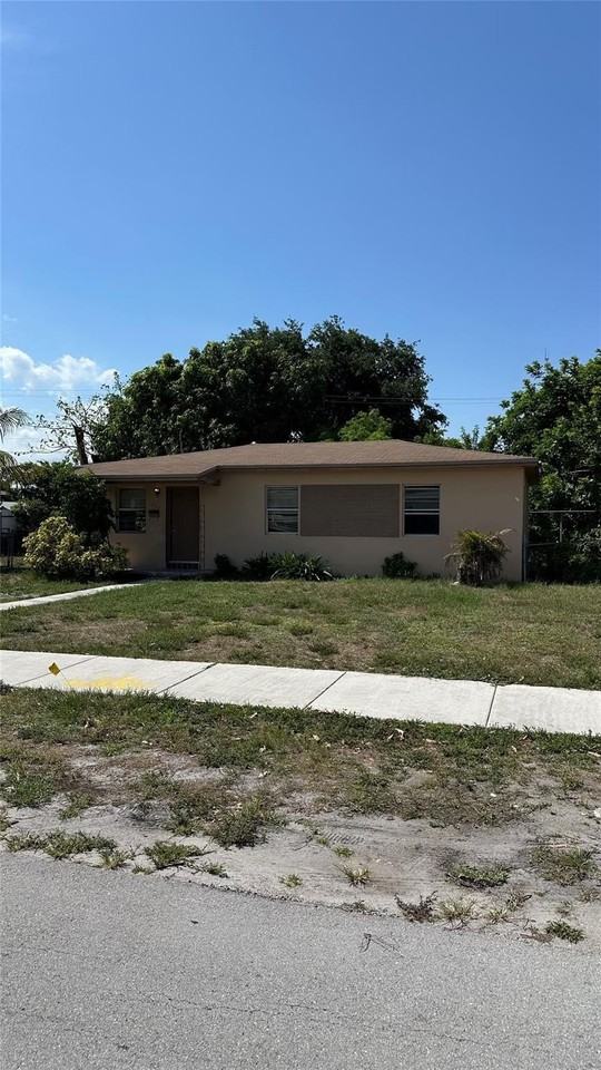 591 Nw 187th St - Photo 3 of 17