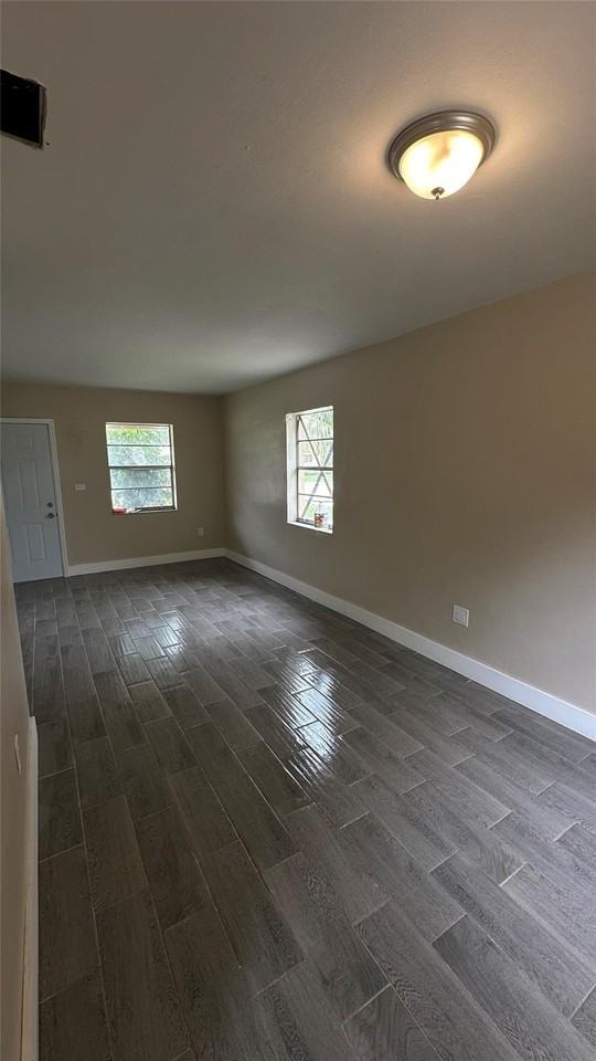 591 Nw 187th St - Photo 6 of 17