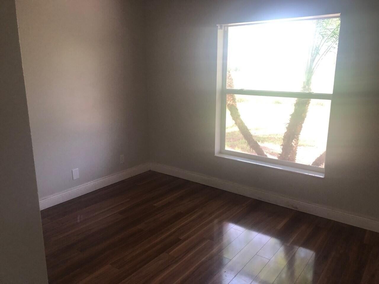 1201 Sw Idol Ave - Photo 7 of 11