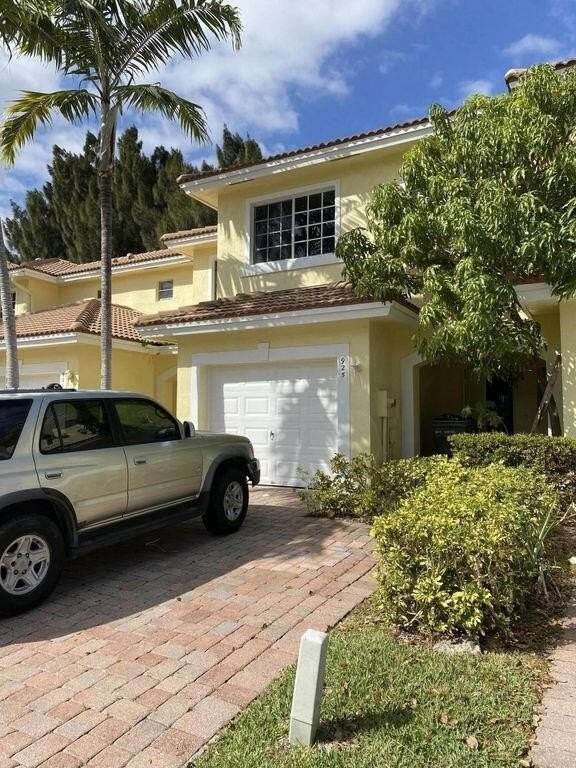 925 Imperial Lake Rd - Photo 2 of 15