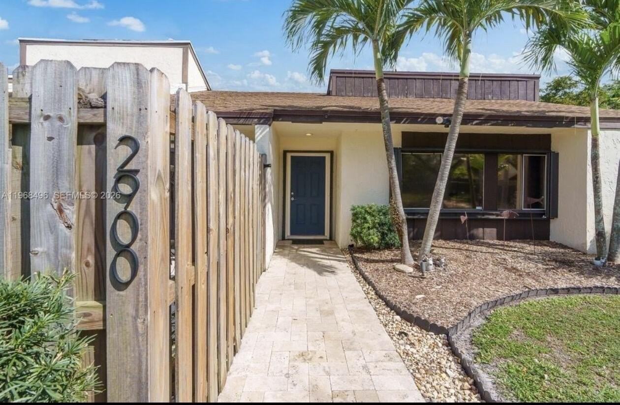 2900 Nw 69th Ct - Photo 4 of 38