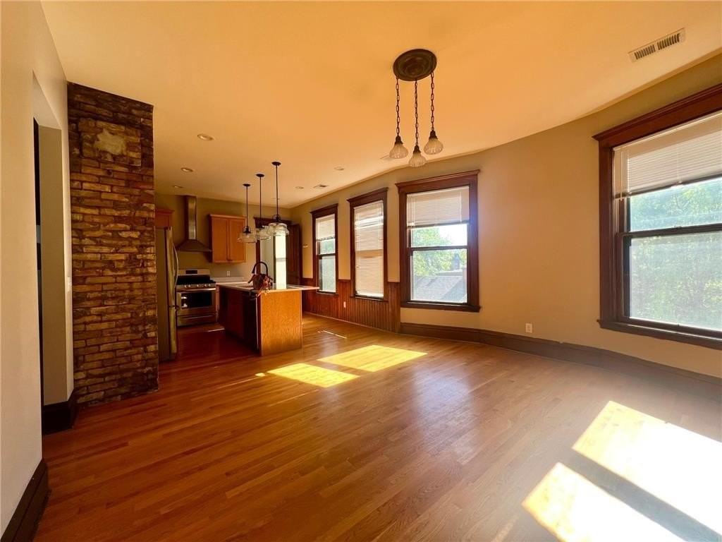 1609 Elliot Ave - Photo 2 of 6