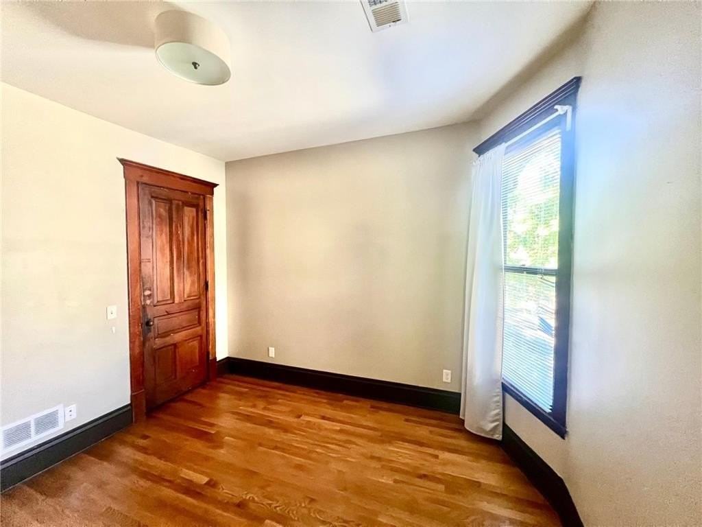 1609 Elliot Ave - Photo 4 of 6