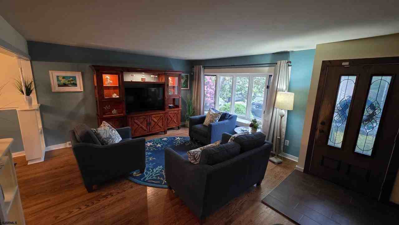 205 Euclid Ave - Photo 2 of 16
