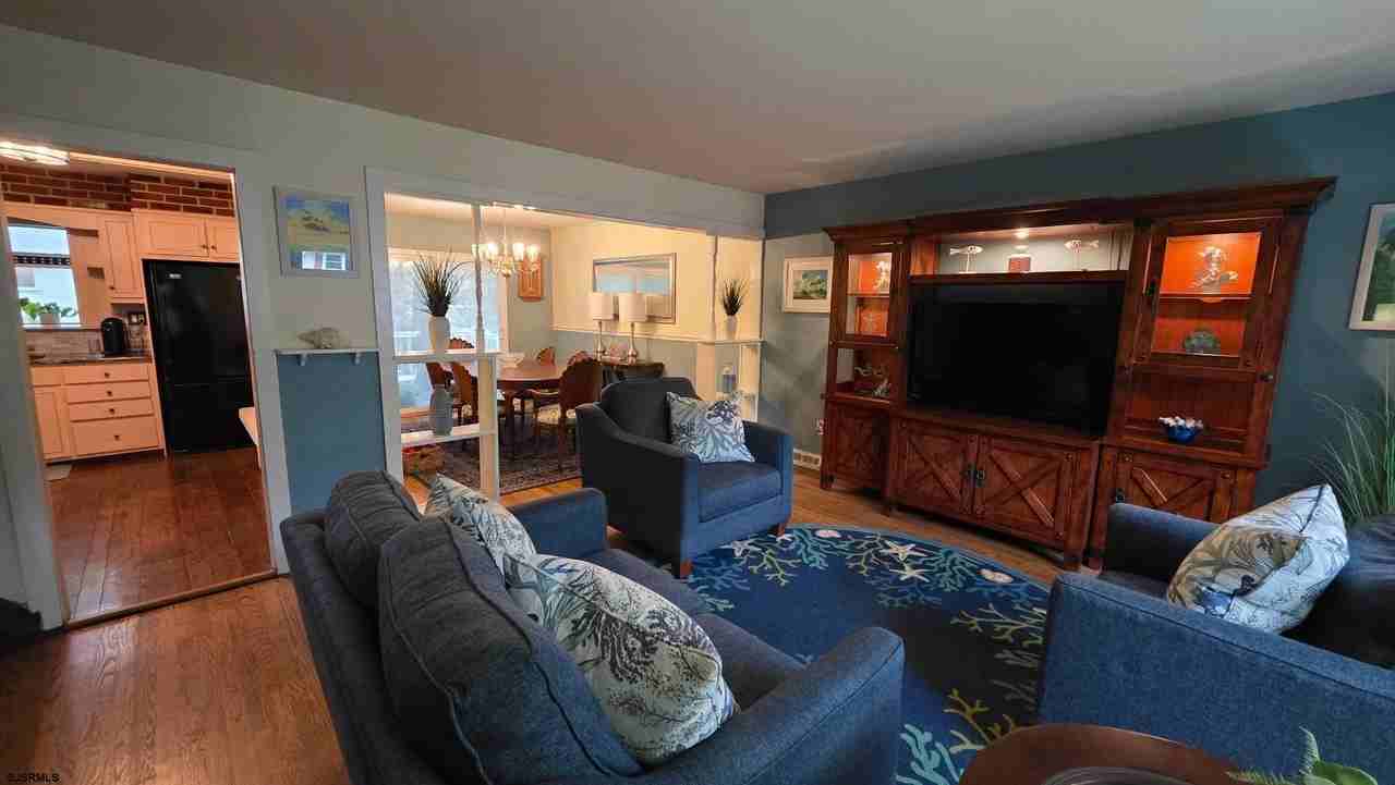 205 Euclid Ave - Photo 3 of 16