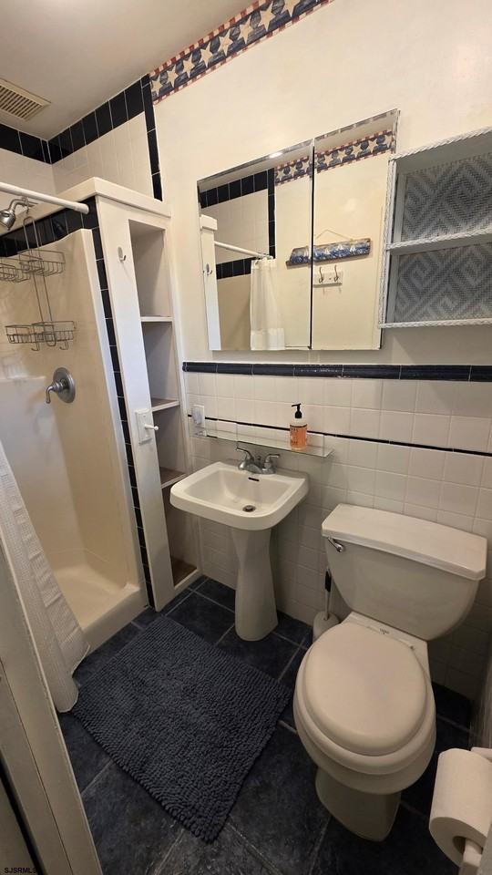 205 Euclid Ave - Photo 6 of 16