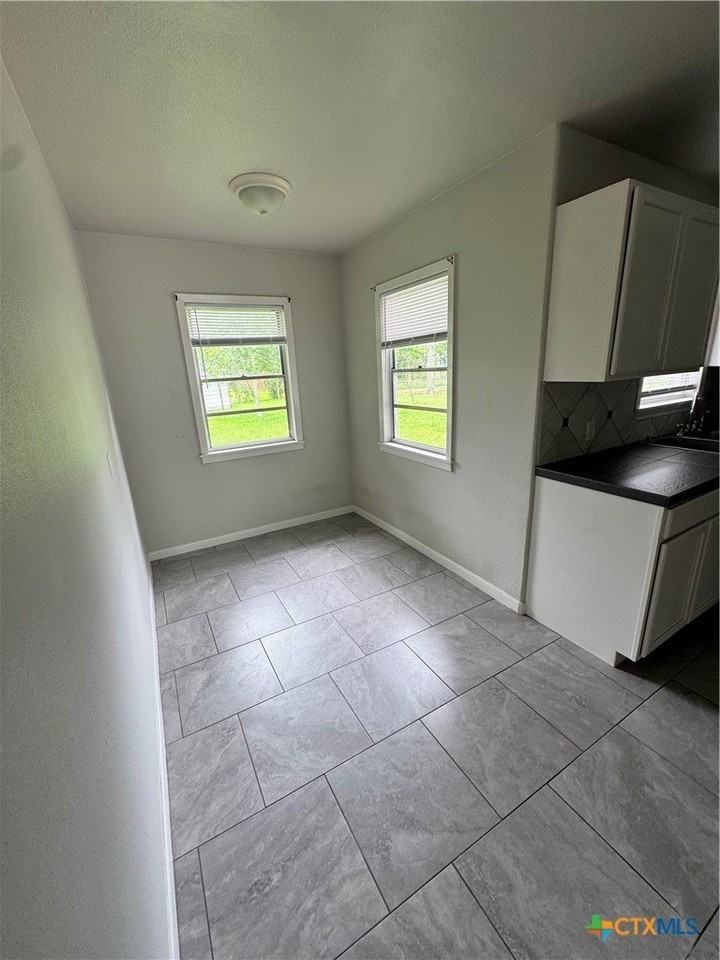 2305 E Anaqua Ave - Photo 3 of 16