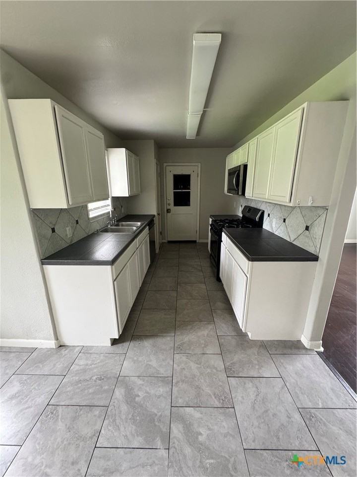 2305 E Anaqua Ave - Photo 4 of 16