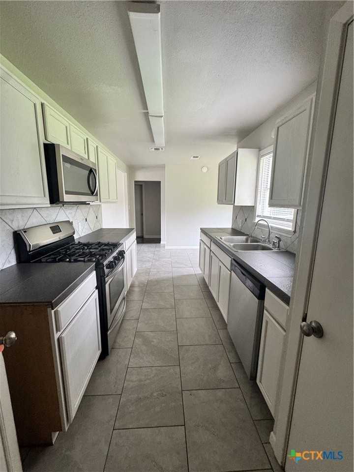 2305 E Anaqua Ave - Photo 6 of 16