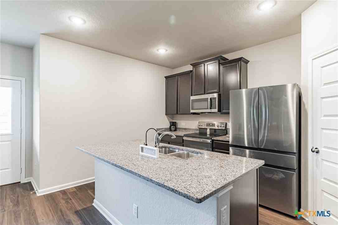 7811 Toledo Bnd - Photo 6 of 29