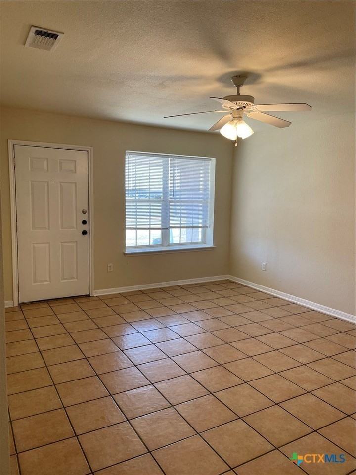 3907 Edgefield St - Photo 2 of 17