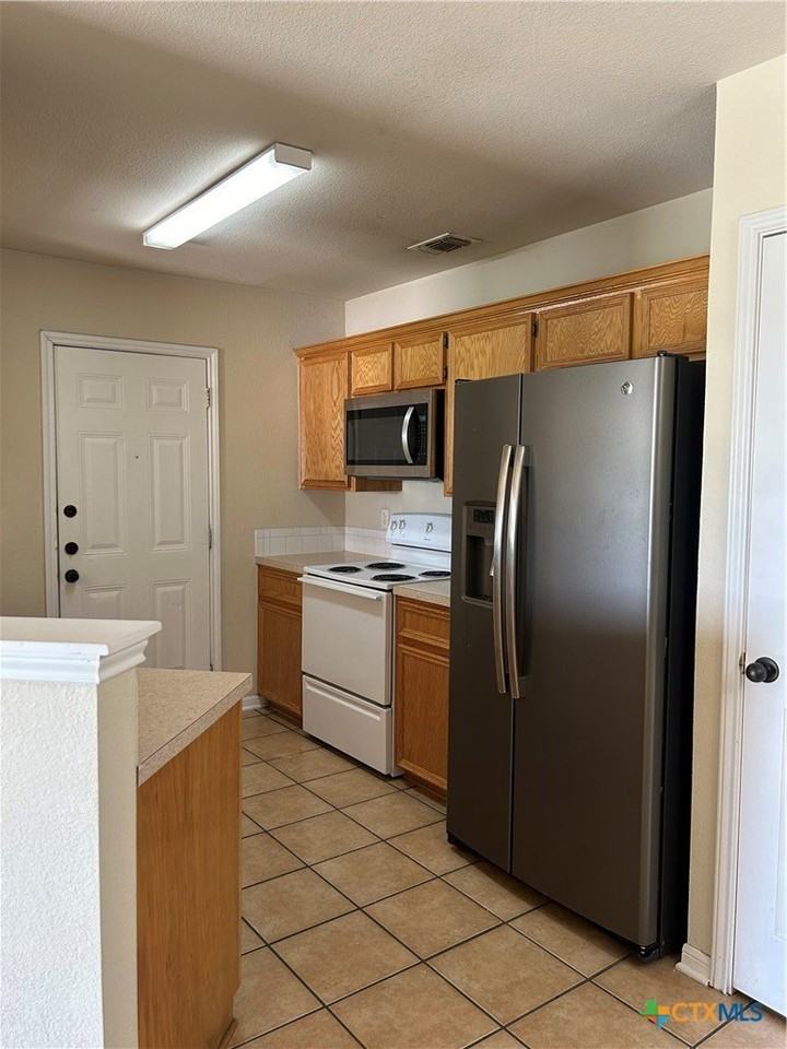 3907 Edgefield St - Photo 5 of 17
