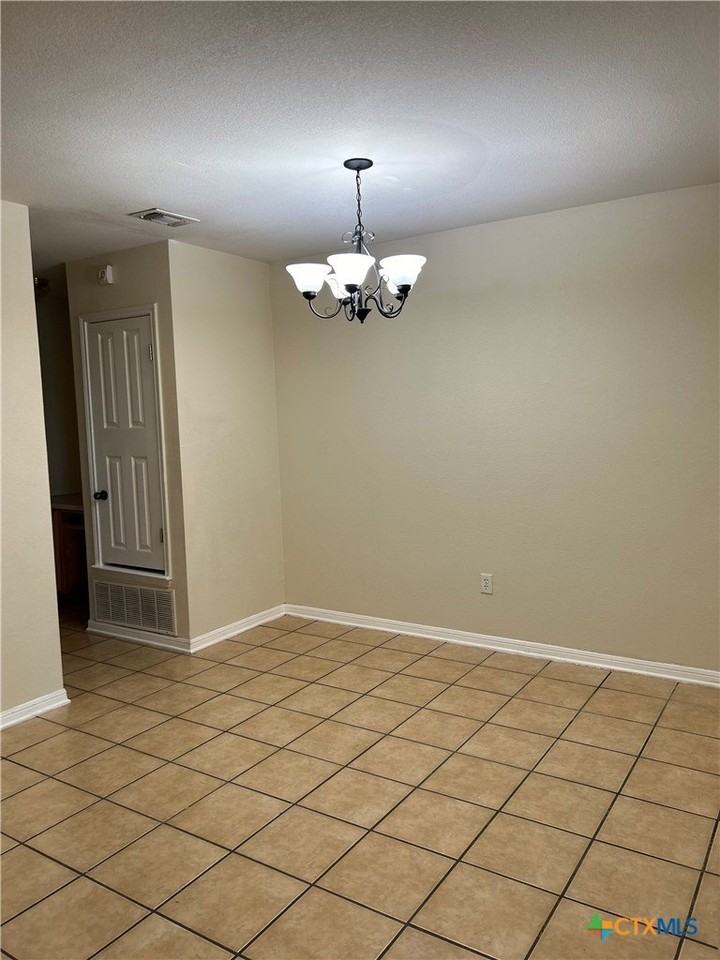 3907 Edgefield St - Photo 6 of 17