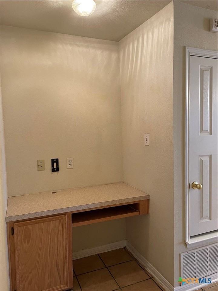 3907 Edgefield St - Photo 7 of 17