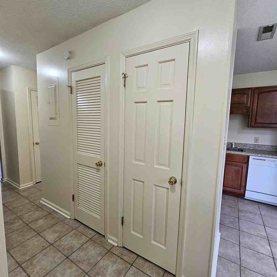 1322 Kings Dr #A - Photo 3 of 26